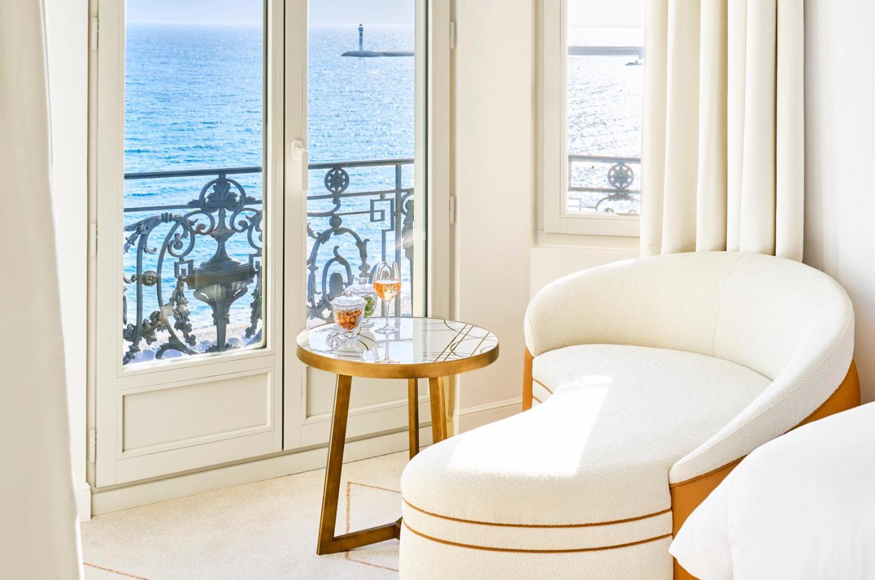 Carlton Cannes, A Regent Hotel Bagian luar foto
