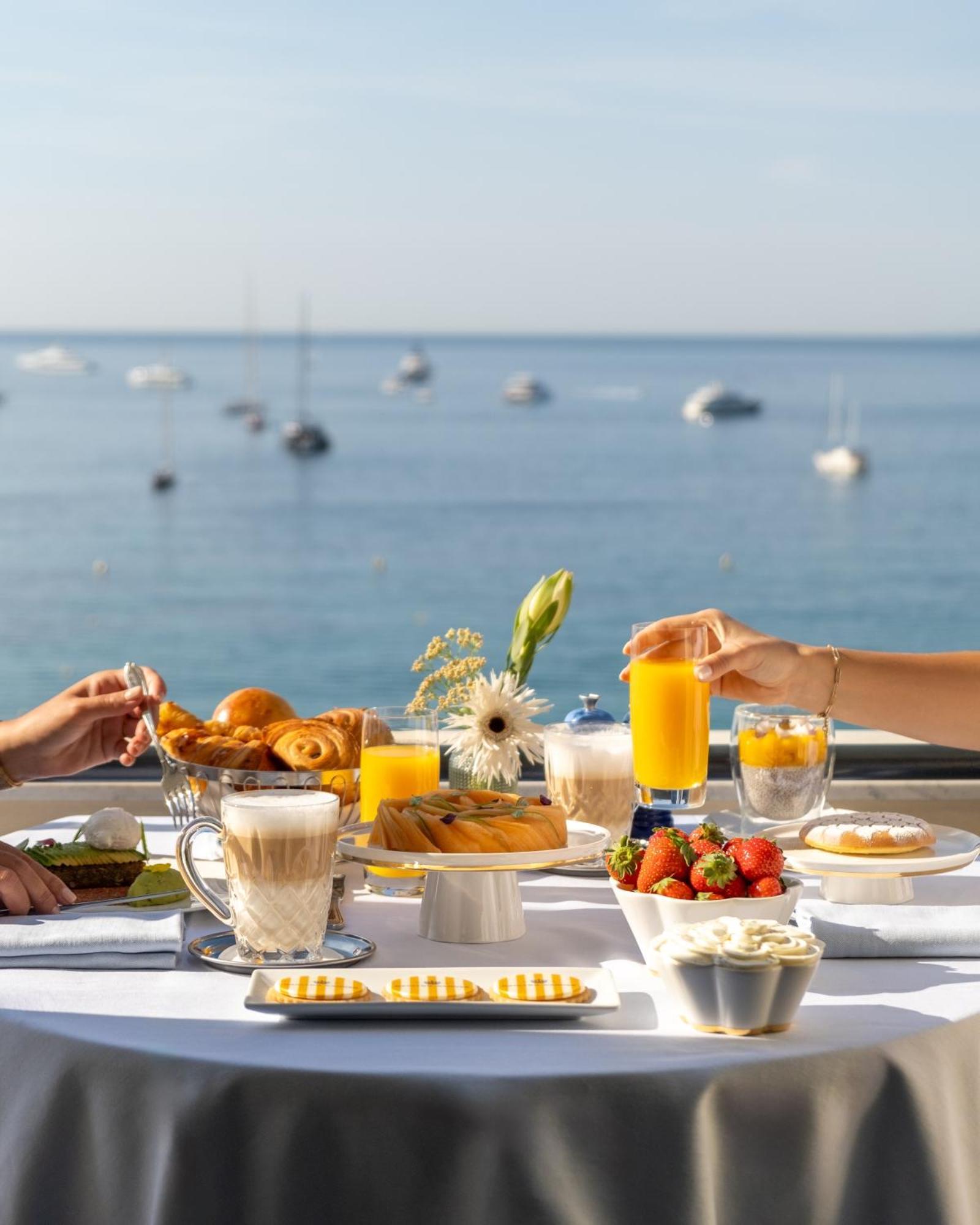 Carlton Cannes, A Regent Hotel Bagian luar foto